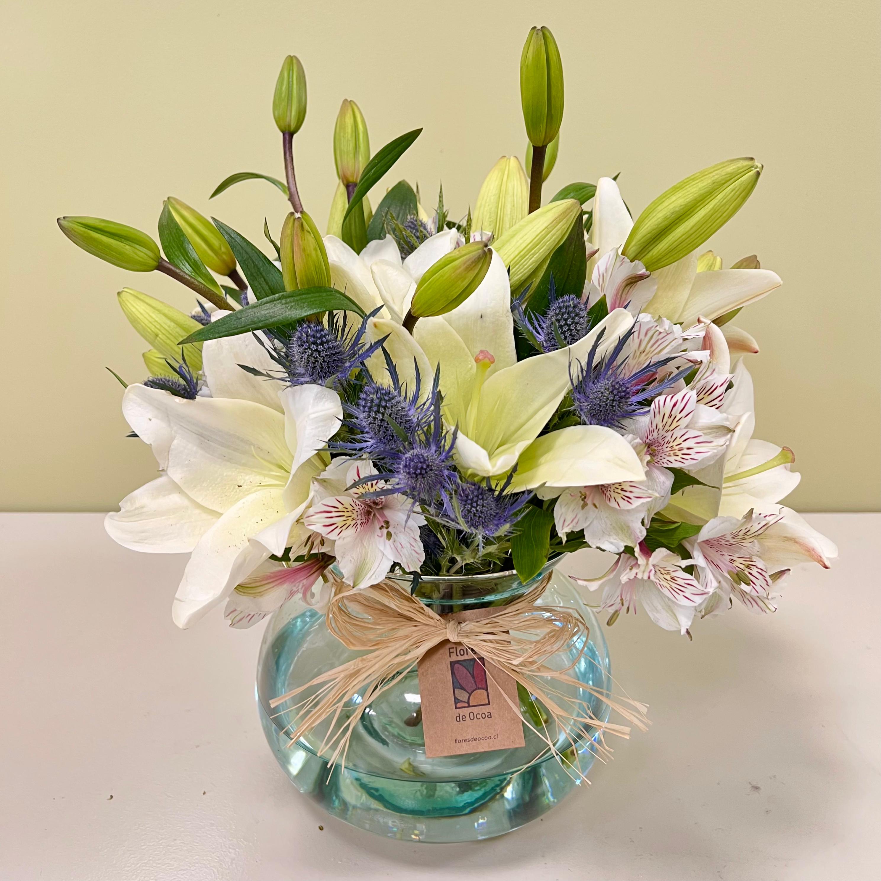 Lilium & Eryngium en florero