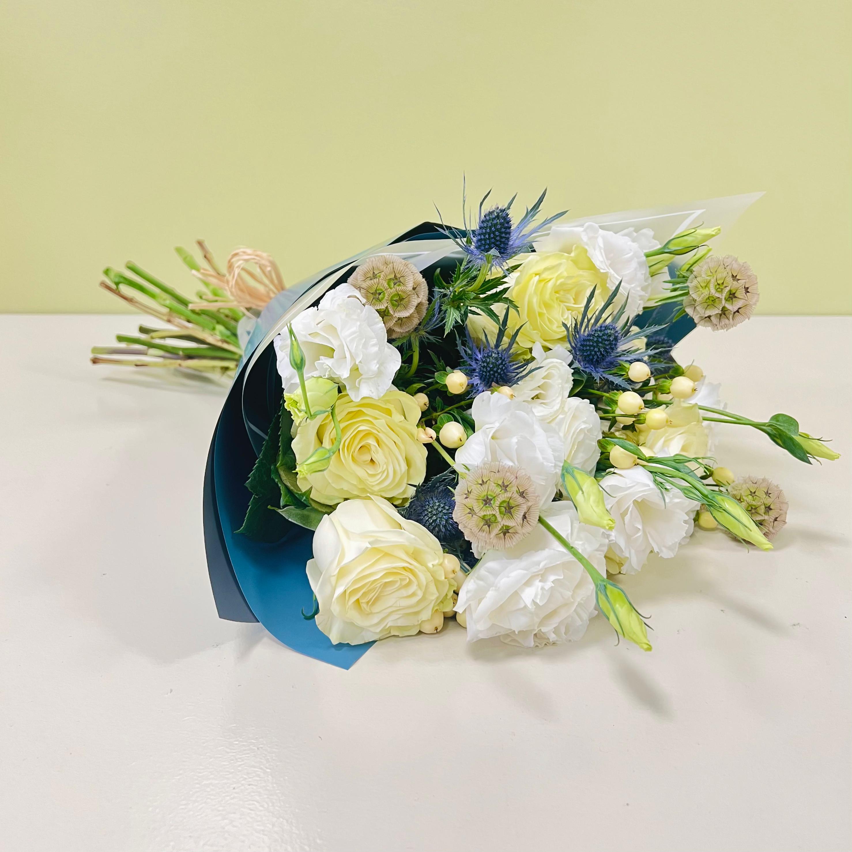 Rosas Blancas & Lisianthus | NAVIDAD