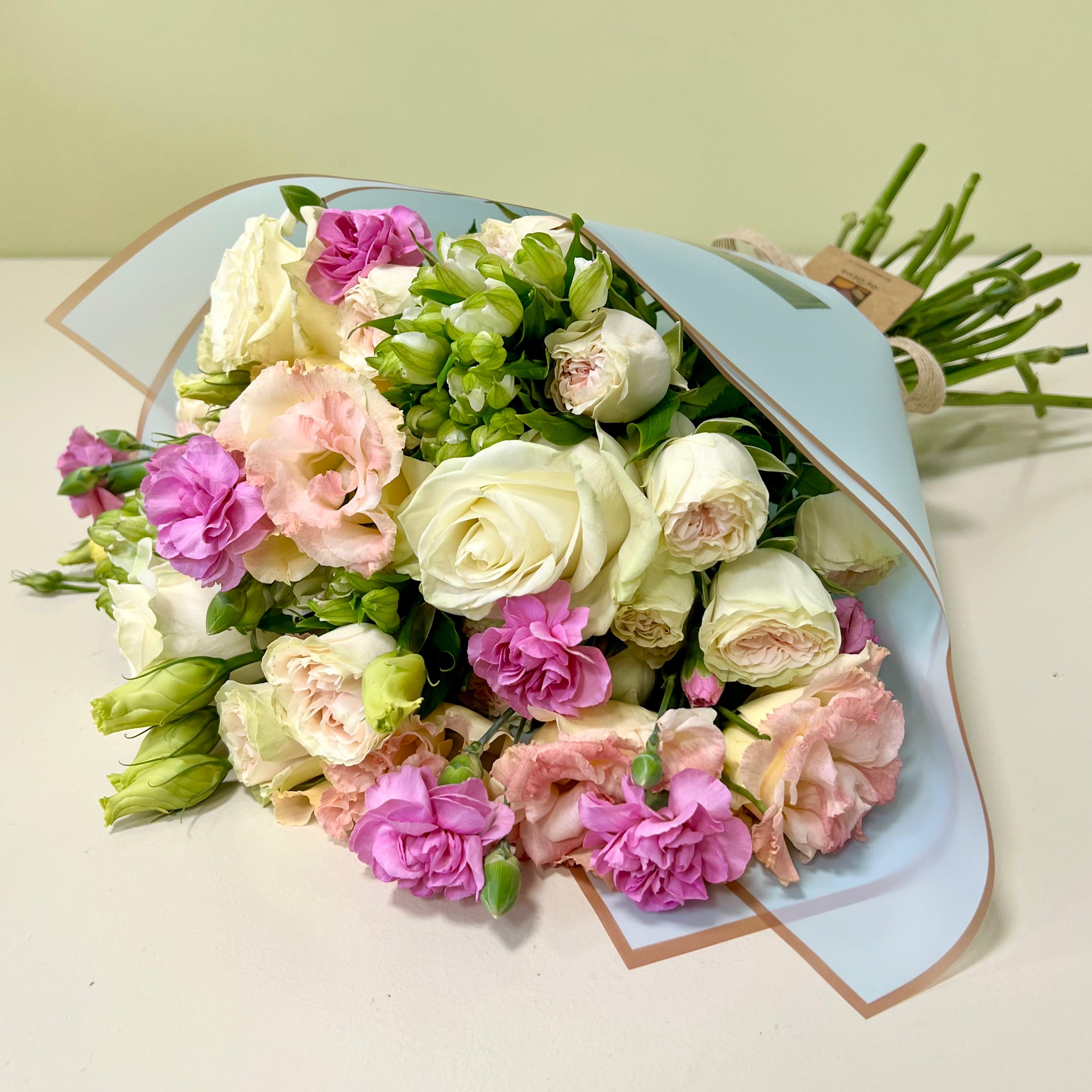 Lisianthus & Mini Clavel