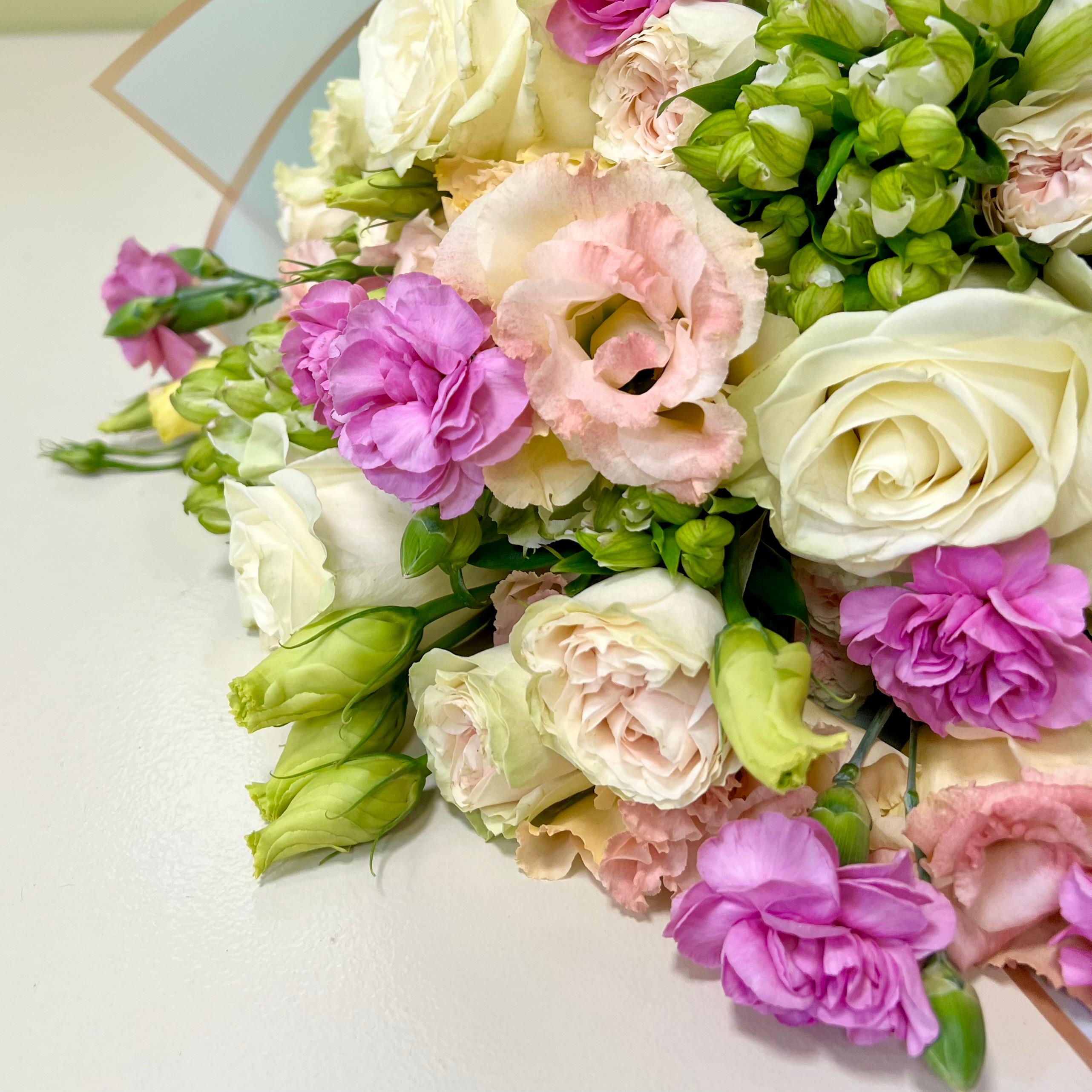 Lisianthus & Mini Clavel