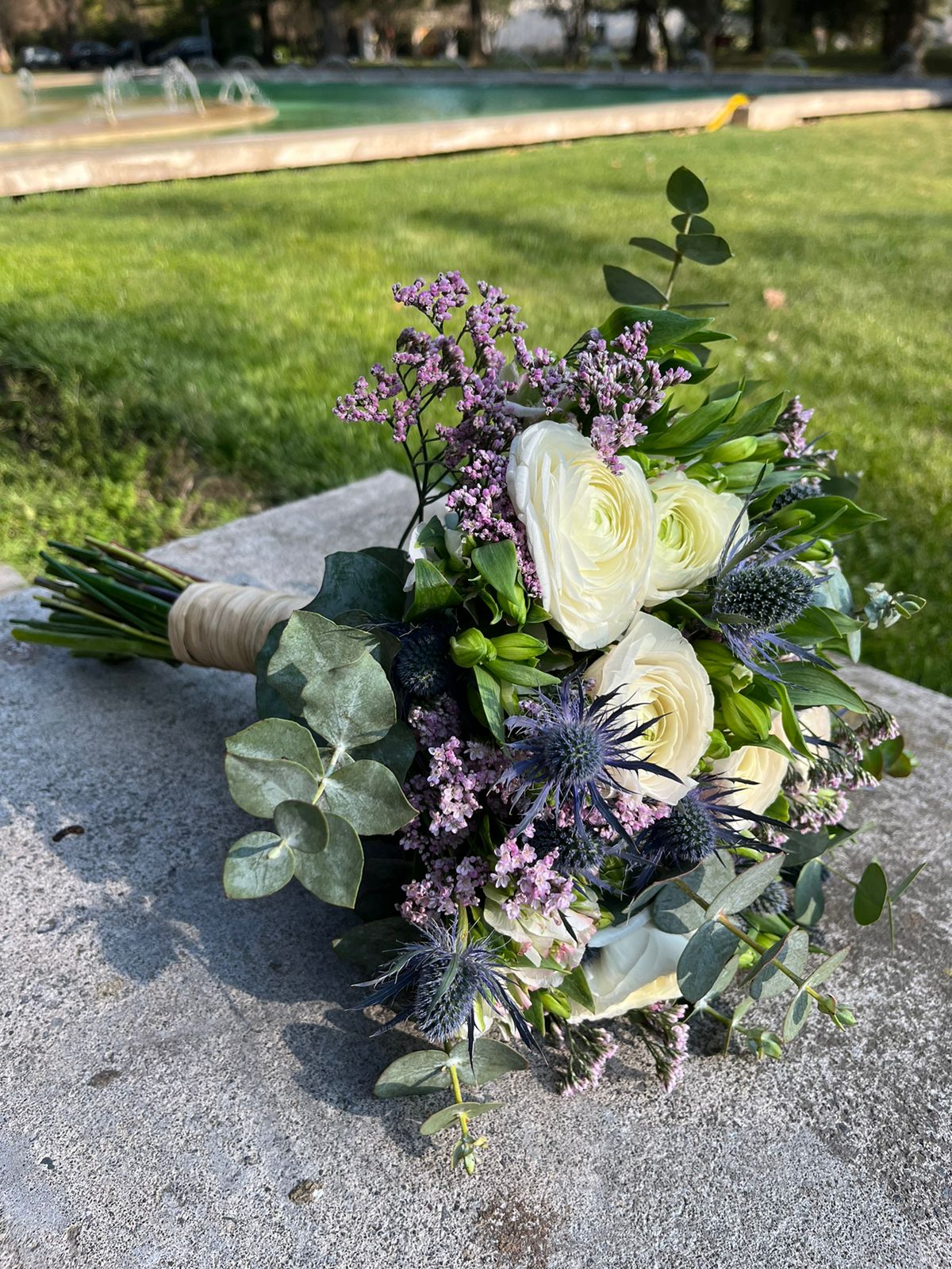 Ramo de Rosas & Eryngium.